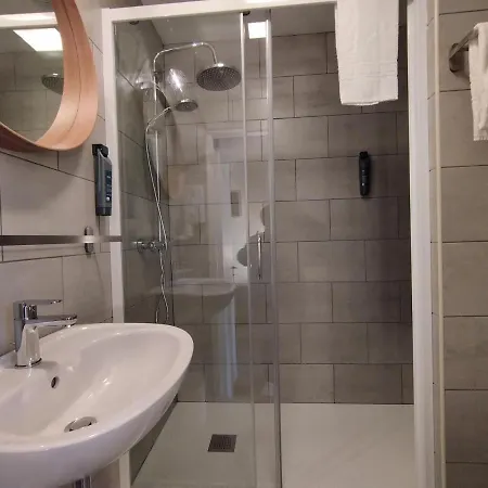 Hotel The Originals Access, Le Canter 2*