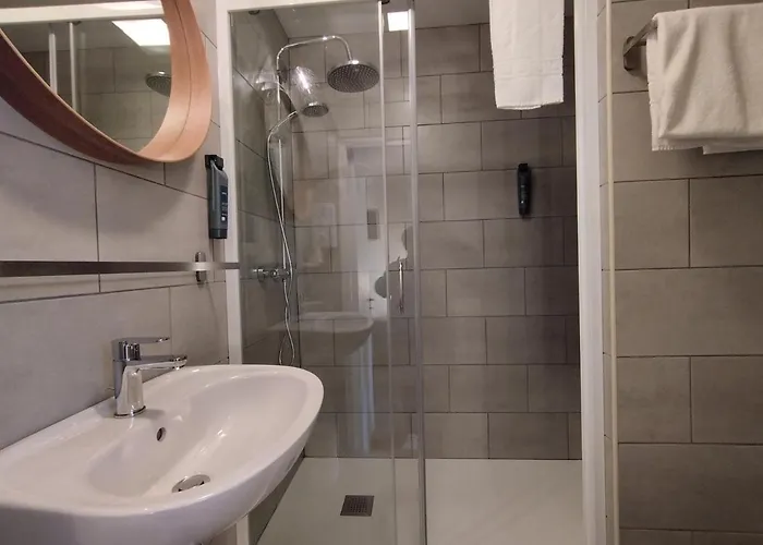 Hotel The Originals Access, Le Canter 2*